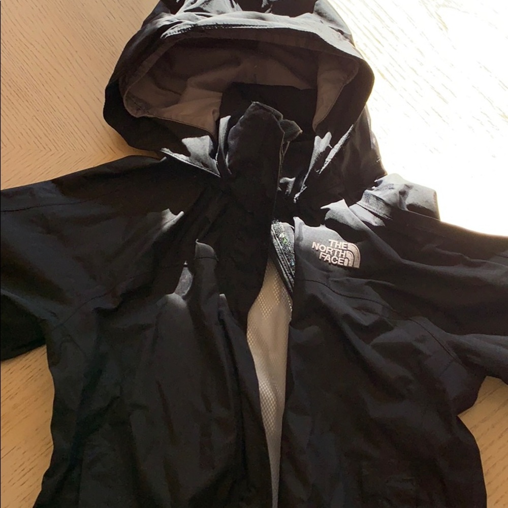 black north face windbreaker